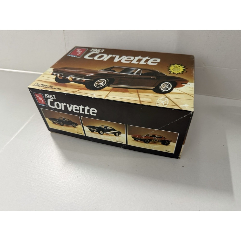 Vintage AMT ERTL 1963 Corvette Stingray 3 in 1 1/25 Scale Model Kit Open Box - Picture 2 of 3